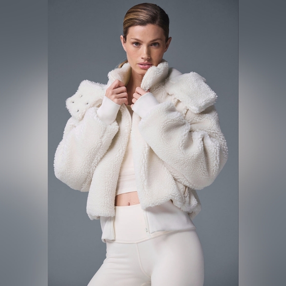 ALO Yoga Jackets & Blazers - ALO Yoga Foxy Sherpa Jacket Ivory Size XS